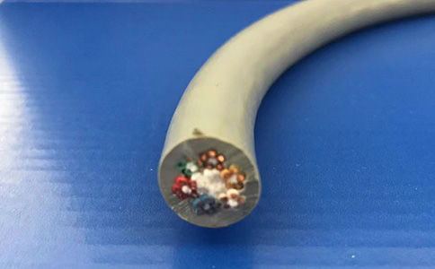 拖链电缆是柔性电缆